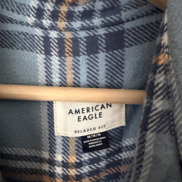 American Eagles Women’s relaxed fit Blue Plaid Button-Up Shirt - Picture 2 of 3